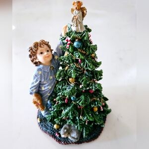 Holly..Tippy-Toe Trimming 2003 Boyds Yesterdays Child #3586 Ed #4E/333 Series #7